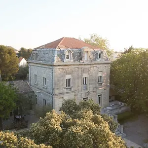 Logis Résidence Les Cèdres Hotel Villeneuve-lès-Avignon